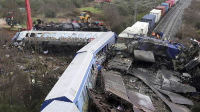 [사진] 그리스 열차 충돌사고 … 최소 36명 사망