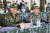 세르게이 쇼이구 러시아 국방장관(앞줄 왼쪽)과 웨이펑허 중국 국방부장(장관)이 지난 2021년 8월 중국 닝샤회족자치구에서 실시된 러시아와 중국의 합동군사훈련을 지켜보고 있다.AP=연합뉴스