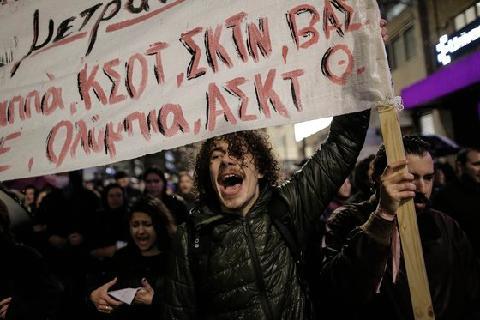 그리스 열차충돌 사망자 57명으로 늘어…곳곳서 규탄 시위