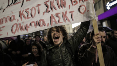 그리스 열차충돌 사망자 57명으로 늘어…곳곳서 규탄 시위
