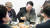 지난해 3월 당시 당선인 신분이던 윤석열 대통령이 외부 첫 공식일정으로 서울 남대문 시장을 찾아 상인회 회장단과 식사를 하고 있다. 국회사진기자단