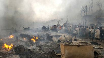 방글라데시 로힝야 난민 캠프 대형 화재…인명 피해 없어