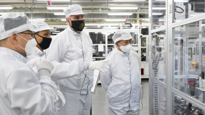 LG엔솔 대신 삼성SDI 택한 GM…SK온 공장에는 美 장관 방문
