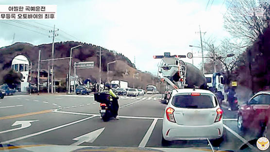레미콘의 화끈한 기지…경찰 비웃은 무법질주 오토바이 세웠다