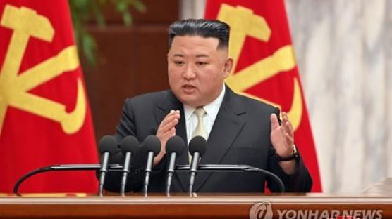 北, 김정은 전원회의 결론문건 배포…"승리의 불멸의 대강"