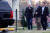 4일(현지시간) 미국 델라웨어주 그린빌의 브랜디와인 성당 미사 뒤 떠나는 조 바이든 미국 대통령(왼쪽). 미 행정부는 미국 민간 자본의 중국 투자를 제한하는 조치를 내놓을 예정이다. [로이터=연합뉴스]
