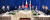  윤석열 대통령이 지난해 11월 캄보디아 프놈펜 한 호텔에서 열린 한미일 정상회담에서 조 바이든 미국 대통령, 기시다 후미오 일본 총리와 기념촬영을 하고 있다. 연합뉴스