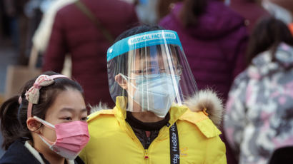 "美, 중국발 입국자 코로나19 음성확인서 제출 의무 해제"