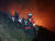 산림청 산불예방진화대가 8일 경남 합천군 산불 현장에서 야간 산불 진화를 하고 있다. 연합뉴스