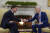 조 바이든(오른쪽) 미국 대통령과 마르크 뤼터 네덜란드 총리가 지난 1월 미국 백악관에서 만나 악수를 하고 있다. AP=연합뉴스