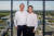 이재용(오른쪽) 삼성전자 부회장이 지난해 6월 네덜란드 에인트호번에 위치한 ASML 본사에서 피터 베닝크 최고경영자(CEO)와 기념 촬영을 하고 있다. 사진 삼성전자