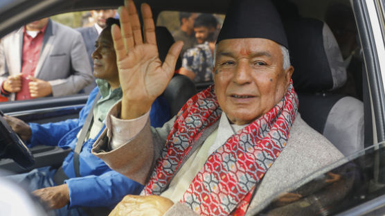 '학생운동가 출신' 다선 의원 파우델, 네팔 새 대통령 됐다