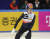 박지원이 10일 서울 목동아이스링크에서 열린 2023 ISU 세계쇼트트랙선수권 남자 1500ｍ 예선 3조에서 1위로 결승선을 통과한 뒤 링크를 돌고 있다. 연합뉴스 