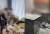 30대 여성이 서울 한 생활형 숙박시설 객실에 쓰레기와 오물을 가득 둔 채 잠적했다. 사진 JTBC '사건반장' 캡처