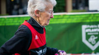 5㎞ 마라톤 1시간 안에 완주…98세 백발 할머니는 위대했다