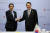윤석열 대통령이 2022년 11월 13일(현지시간) 캄보디아 프놈펜의 한 호텔에서 열린 한일 정상회담에서 기시다 후미오 일본 총리와 악수하고 있다. 대통령실 
