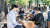  넷플릭스 드라마 '더 글로리'에서 주인공 문동은(오른쪽)이 야외에서 바둑을 배우는 장면은 충북 청주 중앙공원에서 촬영됐다. 사진 넷플릭스