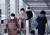 마스크 착용 의무가 대부분 해제된 지난 1월 30일 오전 인천시 서구 인천지하철 2호선 서구청역에서 시민들이 마스크를 쓴 채 출구로 나오고 있다. 연합뉴스
