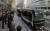 지난해 11월 서울 청계광장에서 열린 청계천 자율주행 버스 운행 선포식을 마친 내빈들이 탄 버스가 이동을 시작하고 있다. 현대차의 자회사 포티투닷이 운영하는 버스다. 연합뉴스