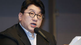 SM 인수전서 발 뺀 방시혁 "전쟁으로 본적 없어…난 만족한다"