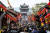 지난 1월 27일 춘절(春節·음력설) 연휴 기간 동안 관광객들로 가득한 쓰촨(四川)성 시창(西昌)시 젠창고성(建昌古城). 신화통신