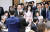 일본을 방문한 윤석열 대통령과 김건희 여사가 16일 도쿄 한 호텔에서 열린 재일동포 오찬 간담회에 입장하고 있다. 연합뉴스