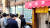  15일 오전 일본 긴자 경양식집 '렌가테이' 앞에 손님들이 줄을 서 있다. 이영희 특파원