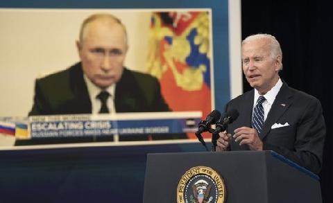 바이든 "푸틴, 명백히 전쟁범죄 저질러…ICC 체포영장 정당"