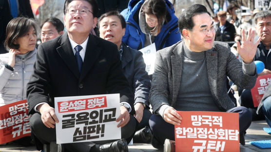 "尹정부, 日하수인" 이재명 '친일 총공세' 뒤엔 지지율 33%