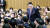 윤석열 대통령이 17일 도쿄 게이오대에서 일본 학생들과 한국인 유학생들을 상대로 한일 미래세대 강연을 위해 입장하고 있다 .뉴시스