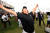 대니 리가 20일(한국시간) 미국 애리조나주 마라나의 더갤러리 골프장에서 열린 LIV 골프 2차 대회에서 정상을 밟은 뒤 포효하고 있다. USA투데이=연합뉴스