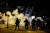 20일 프랑스 동부에서 경찰이 연금 개혁안을 추진하는 정부를 규탄하는 시위대에 최루탄을 사용해 진압하고 있다. AFP=연합뉴스