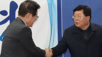 李, 더미래 이어 민평련 간담회…기소 후도 ‘대표직 유지’ 가닥