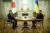 기시다 총리와 젤렌스키 대통령이 21일 키이우에서 회담하고 있다. 이날 기시다 총리는 일본이 우크라이나에 지원하겠다고 이미 밝힌 총 71억달러에 더해 5억달러(약 6500억원)를 추가 지원하겠다고 발표했다. 로이터=연합뉴스