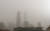 22일 오전 중국 베이징에 황사 황색경보가 내려진 가운데 베이징 시내 주요 건물이 황사로 인해 형체가 흐릿하게 보인다. 연합뉴스