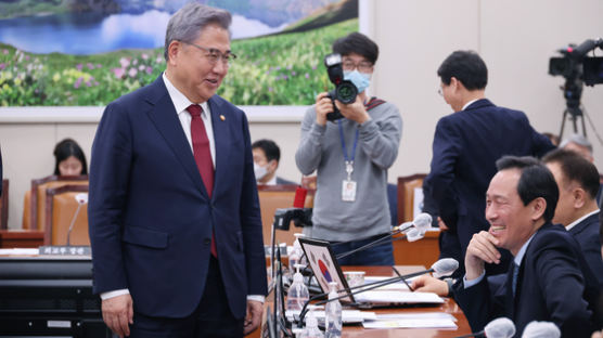 우상호 "웃기네, 보자보자 하니까"…국회 공무원에 반말 호통