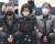북측 공작원에게 지령을 받고 간첩단 활동 혐의를 받는 자주통일민중전위(자통) 소속 회원들이 지난 1월 31일 오후 영장실질심사를 받기 위해 서울중앙지법에 출석했다. 뉴스1 