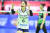 23일 수원체육관에서 열린 현대건설과의 여자배구 플레이오프 1차전에서 환하게 웃은 도로공사 세터 이윤정. 사진 한국배구연맹