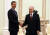 블라디미르 푸틴 러시아 대통령(오른쪽)이 지난 15일 모스크바 크렘린궁에서 바샤르 알아사드 시리아 대통령을 만나고 있다. AFP=연합뉴스
