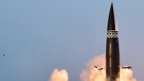 北, 동해상 탄도미사일 2발 발사…日방위성 “일본 EEZ 밖 낙하 추정”