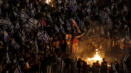 [사진] 이스라엘 ‘반네타냐후’ 시위 … 사법부 무력화 입법에 반발