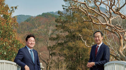 [월간중앙] 구루와 목민관 대화 | 박완수 경남도지사와 이호영 창원대 총장이 말하는 ‘무기의 그늘’