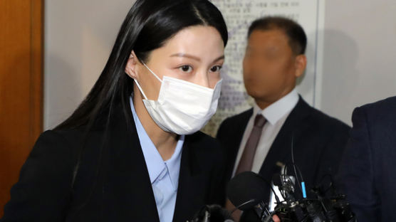 "빨간 포르쉐 탄다" 허위방송 가세연 재판…조민, 증인석 선다