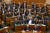 헝가리 의회 의원들이 27일 헝가리 부다페스트에서 핀란드의 나토 가입에 대한 투표를 하고 있다. 신화=연합뉴스 