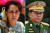 아웅산 수지 미얀마 국가 고문이 이끄는 민주주의 민족동맹(NLD)이 군부가 내건 새로운 정당 등록법을 거부해 해산됐다. 사진은 수지 고문(왼쪽), 민 아웅 흘라잉 군 총사령관. AFP=연합뉴스