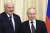 블라디미르 푸틴 러시아 대통령(오른쪽)과 알렉산드르 루카셴코 벨라루스 대통령이 지난 2월 17일 러시아 모스크바 외곽의 노보오가료보 관저에서 회담에 앞서 사진을 찍고 있다. AP=연합뉴스