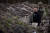 볼로디미르 젤렌스키 우크라이나 대통령이 최전선과 멀지 않은 북동부 수미 지역에서 러시아 국경 지대를 시찰하고 있다. 우크라이나 대통령 공보실은 28일 이 사진을 공개했다. AFP=연합뉴스