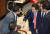 국민의힘 김기현 대표와 더불어민주당 박홍근 원내대표가 23일 오후 국회에서 열린 본회의에서 인사하고 있다. 연합뉴스