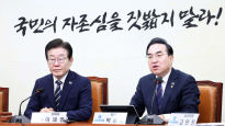"尹, 日교과서 직접 항의하라"는 민주당…4년전 文도 그건 안했다