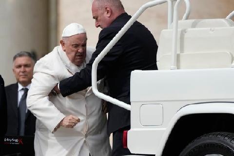 프란치스코 교황, 호흡기 감염으로 입원…부활절 행사 변동되나